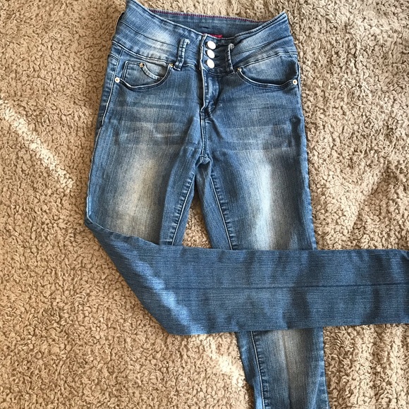 Highwasted “WannaBettaButt?” Jeans. - Picture 2 of 2